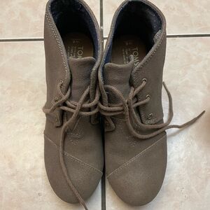 TOMS Desert Wedge size 6